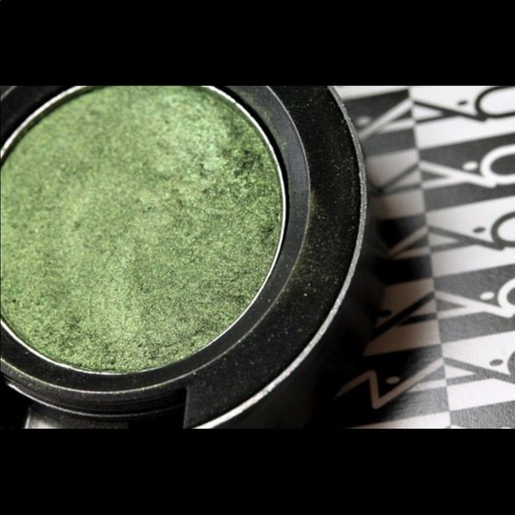 MAC “Humid” eyeshadow - Picture 2 of 4
